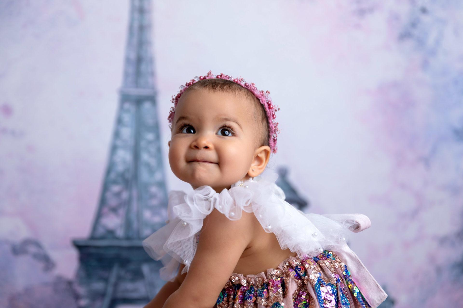 photographe bébé dans un décor - séance neuilly-sur-marne